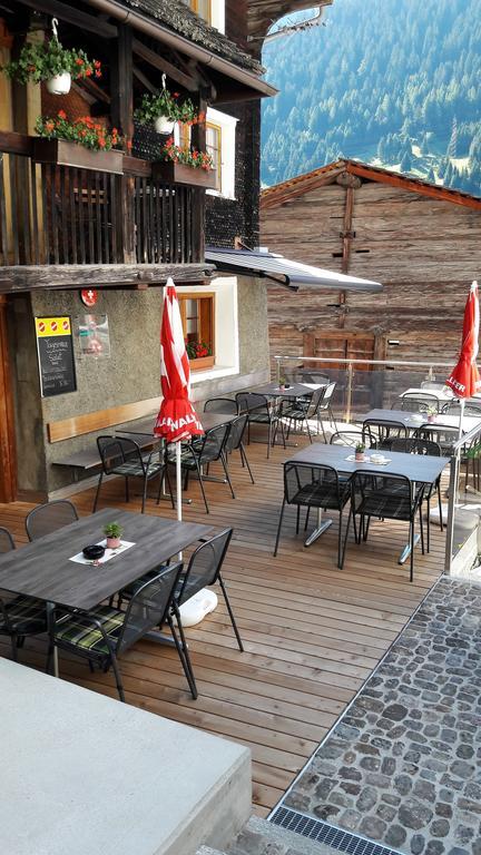 Hotel-Restaurant Drei Tannen Bellwald Bagian luar foto