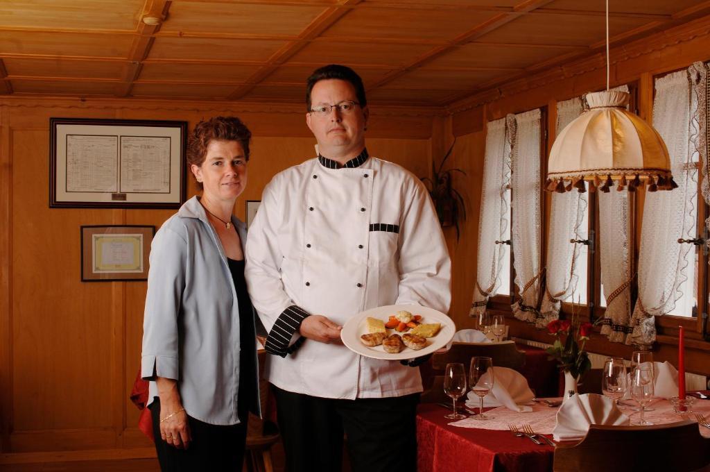 Hotel-Restaurant Drei Tannen Bellwald Bagian luar foto