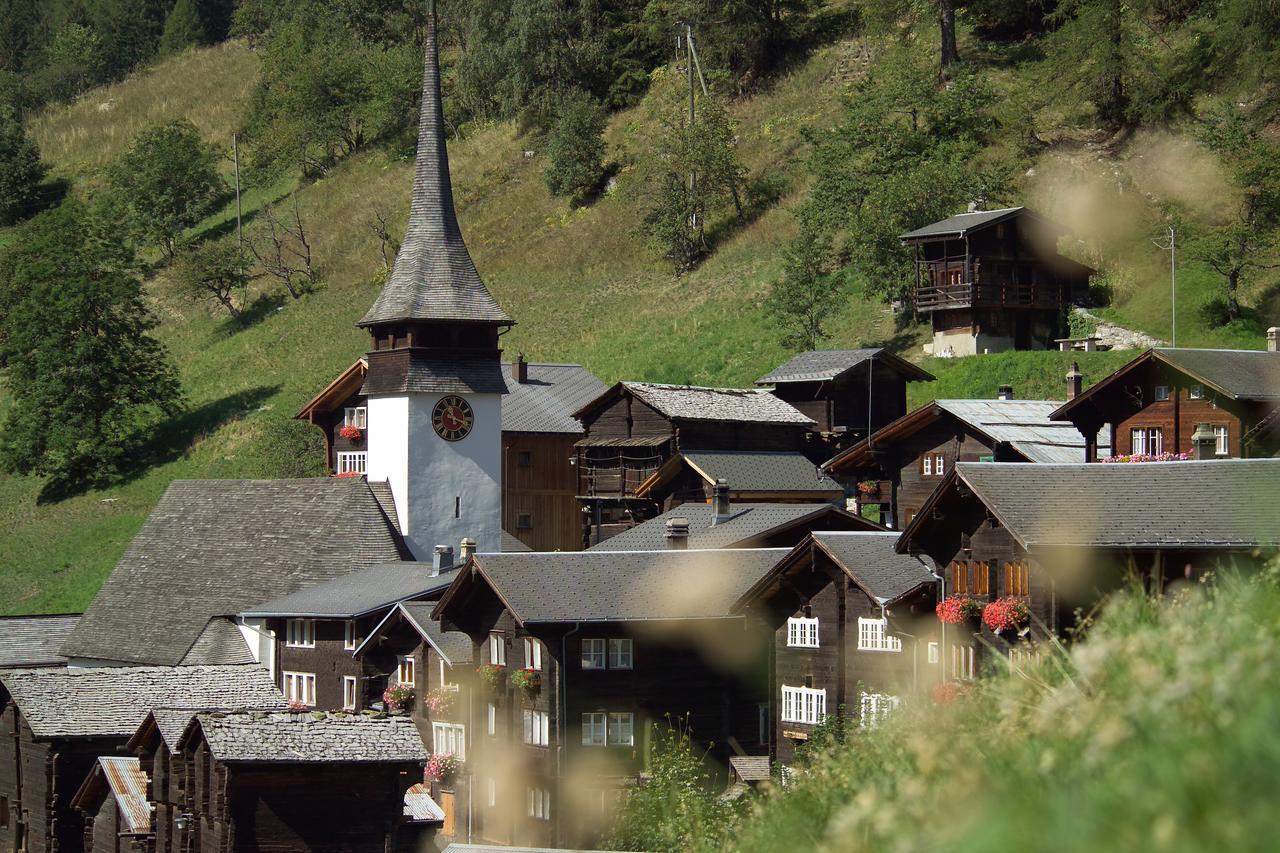 Hotel-Restaurant Drei Tannen Bellwald Bagian luar foto